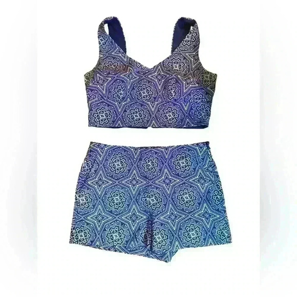 Forever 21 Pants - Forever 21 2 Piece Tile Print Shorts Set size small Crop Top 2 Piece Set